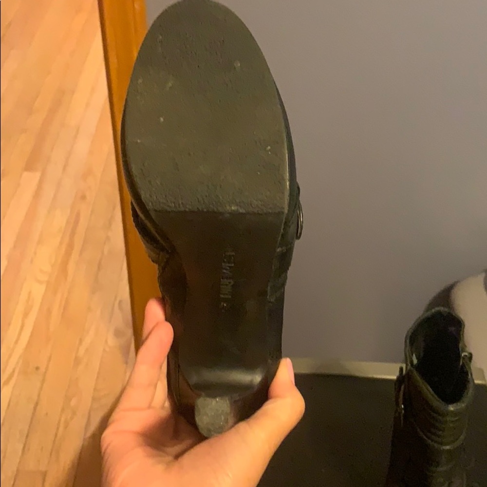 Black boot - Picture 2 of 3